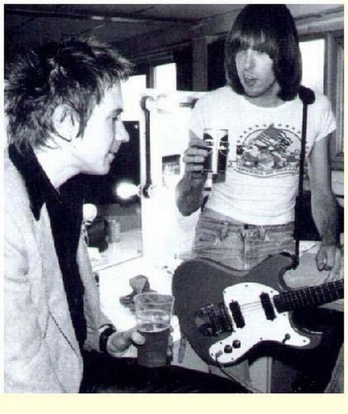 gill58:Johnny Ramone and Johnny Rotten