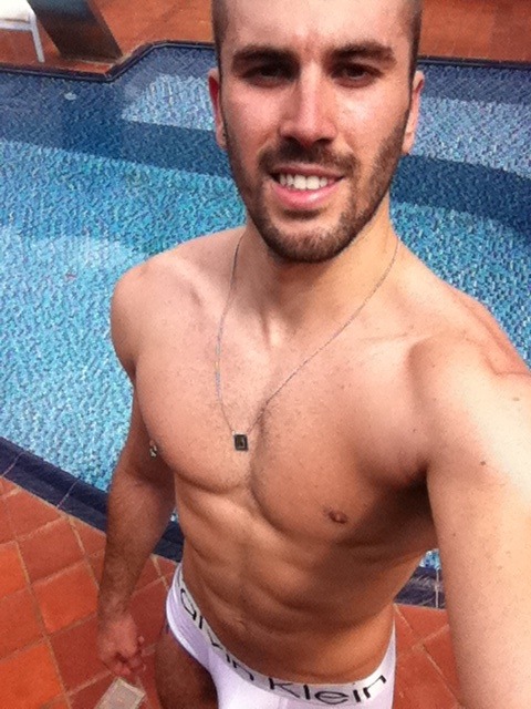 edu-dudu: Murilo Mazer na piscina!!! (23/12/2011) @MuriloMazer on twitter
