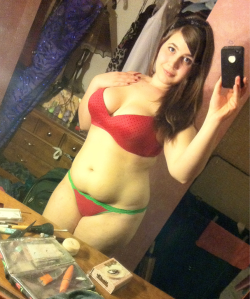 ilovepork:  nikkuk: Definitely festive livvy-saurus-rex:  How’s this for festive?   nice girl