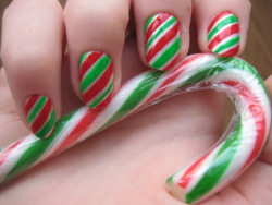 themariechelon:  Candy Cane Nails 