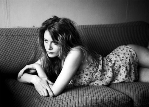 Emily Beecham adult photos