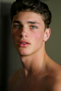 givemeguys:  boyperfections:  mcfearful:  naked-goods:  damn you are gorgeous  the gap between his teeth… *sigh.  i think the gap is cute!!!!!  hes still hot  damn. dat gap be sexay.