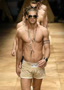 Fash-Fever:  Chad White @ D&Amp;Amp;G S/S 2007. 