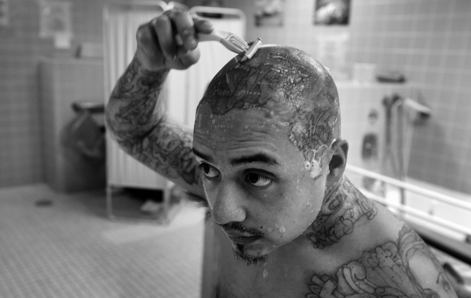 skagandschisms:  Cancer-stricken Freddy Garcia shaves his head as he gets ready for