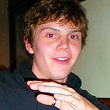   Funny faces Evan Peters 