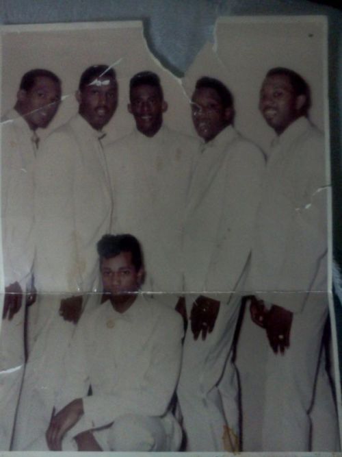 oldschoolsoulfan89:  One of the few early pics of the group in color. Looks to be from 1964. The Ebay Discription of the photo: http://www.ebay.com/itm/Temptations-Original-early-year-photograph-Temptations-/110798757557?pt=Art_Photo_Images&hash=item1