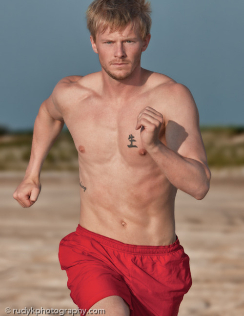 gingers-snaps:  James Tharpe is so sexy!!