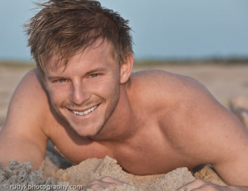 gingers-snaps:  James Tharpe is so sexy!!