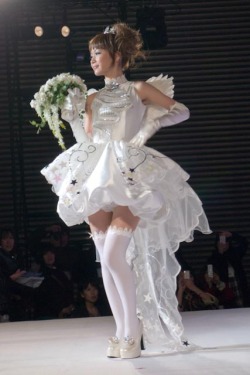 nottyizzy:  A Cardcaptor Sakura inspired wedding dress wtf 