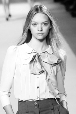 s-w-a-r-o-v-s-k-i:  Gemma Ward 