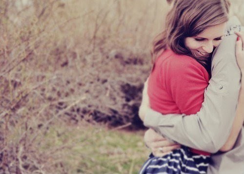  Minha pequena, eu posso te dizer que eu não te amo, mas não vai passar de uma mentira isso, porque eu te amo mesmo, e muito. Eu nunca vou te deixar, porque quem ama cuida […] E quem ama, não faz sofrer, não machuca, muito menos, abandona. Vou dizer