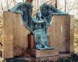 prends-la-vie-comme-elle-vient:  casistooadorableandithurts:  awkward-bookworm:  kick-it-up-a-notch:  I think I just found the Empress of Weeping Angels.  SHE’S ARMED. FOR THE LOVE OF GOD NOBODY BLINK!!       