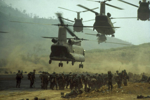 Battle of Khe Sanh photo by Larry Burrows, Vietnam 1968