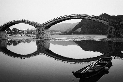 grayshadows:  Flickr / chorickr 
