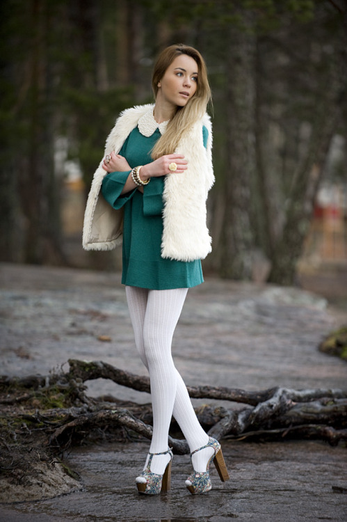 White wool ribbed tights with short green dress, flower print heels and furry vest