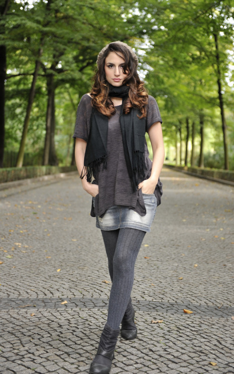 Grey ribbed wool tights with denim skirt