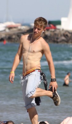 youngmuscle:  Shirtless twink listening to