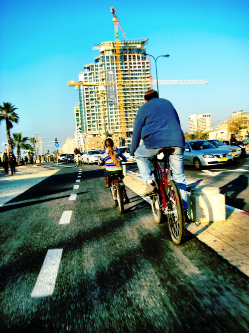 twowheeltravel: Family biking along the coast in Tel Aviv.
