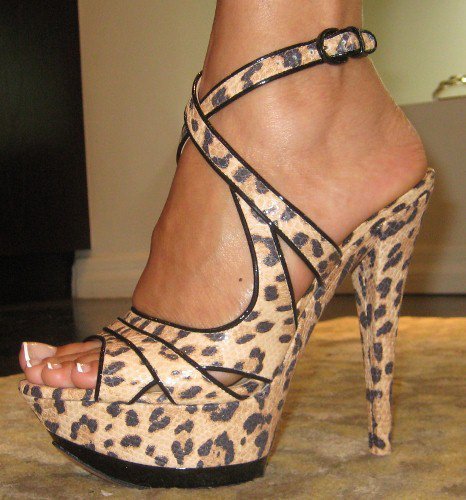 candycoatedtoes:  Flawless toes w/sexy heels. Evelyn Lozada 
