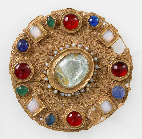 aleyma:Frankish, Disk brooch, 7th century or later (source).