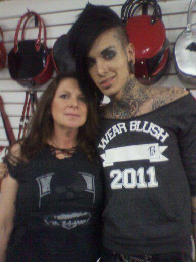 fuckyeahslashgashterrorcrew:  Jayy &amp; His Mom c: 