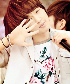baekhyun-ah:  9 fave pics of Onew requested