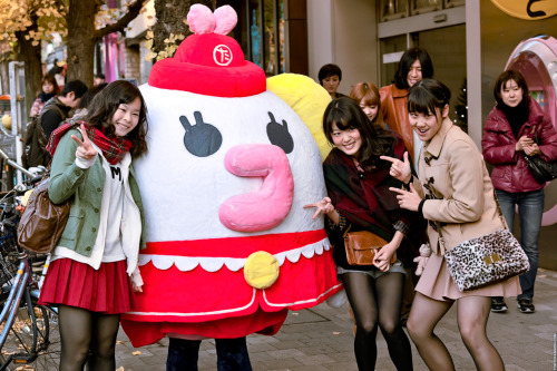 Girls having fun outside of TamaDepa (the Tamagotchi store) in Harajuku.