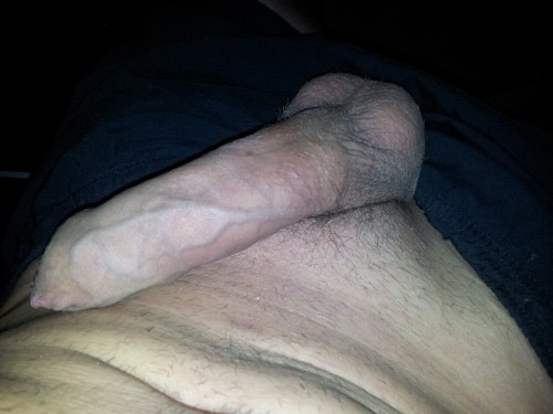 imsneakypeeky:  Feeling frisky :)  #uncut