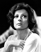 joaniedearest:   HAPPY 77th BIRTHDAY, DAME MAGGIE!  b. Margaret Natalie Smith, December