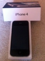 m-e-ow:BLACK IPHONE 4+ PINK/BLUE CANDY SHELL CASE GIVEAWAYBoth my parents got me an iPhone for Chris