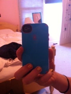 m-e-ow:BLACK IPHONE 4+ PINK/BLUE CANDY SHELL CASE GIVEAWAYBoth my parents got me an iPhone for Chris