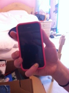 m-e-ow:BLACK IPHONE 4+ PINK/BLUE CANDY SHELL CASE GIVEAWAYBoth my parents got me an iPhone for Chris