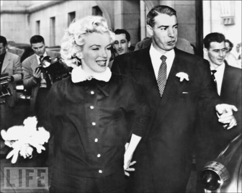 Marilyn Monroe & Joe DiMaggio eloping in San Fransisco, 1954