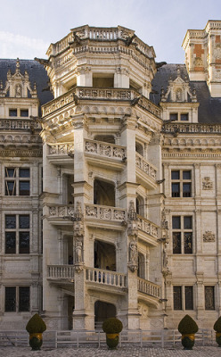 evysinspirations:  Open Staircase - Chateau