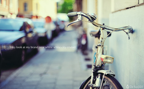 bwoya: Hey look at my brand new white white city cruiser. by De Vetpan on Flickr.