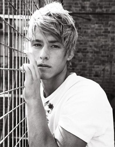 Maxxie from the first series of Skins is legit the reason why I'm homosexual.