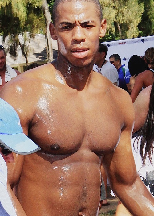 cosmicblackdick: Mehcad Brooks and that CHEST!