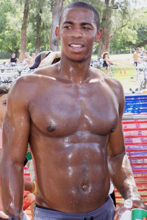 cosmicblackdick: Mehcad Brooks and that CHEST!