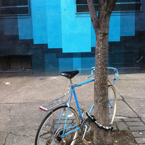 streetartwalk: Texture 3 #nyc #streetart #bike #tree #wall #paint (Taken with instagram)