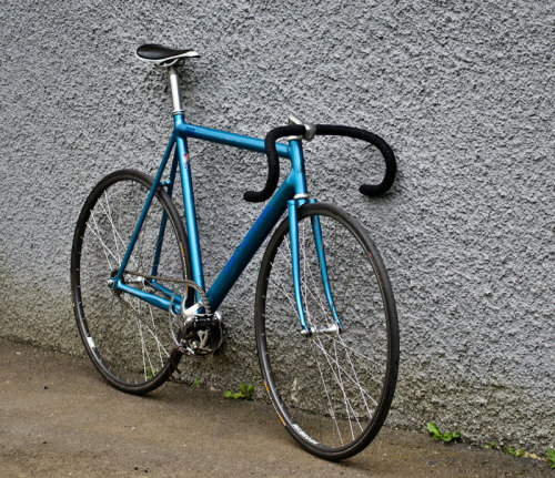 fyfixedgear: Cannondale Track. Really wish these frames were still available.