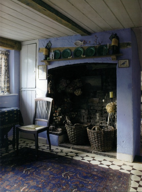 naraht: thisivyhouse: A Bloomsbury inspired cottage rich with artful handiwork and secondhand f