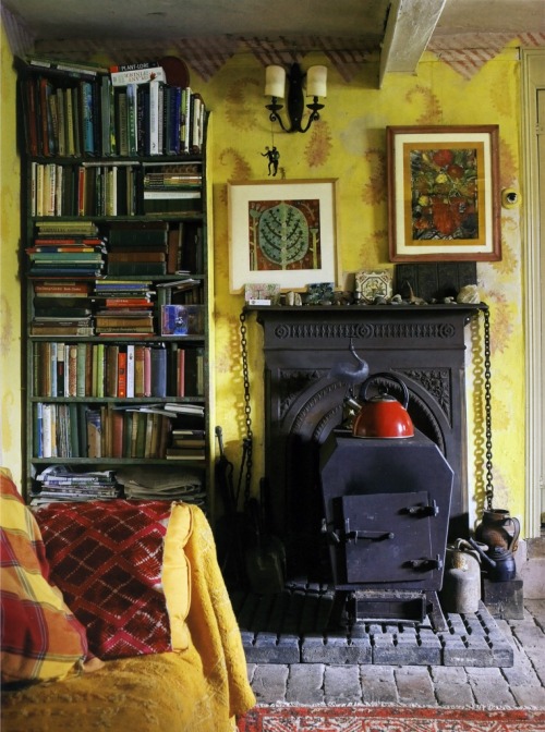 naraht: thisivyhouse: A Bloomsbury inspired cottage rich with artful handiwork and secondhand f