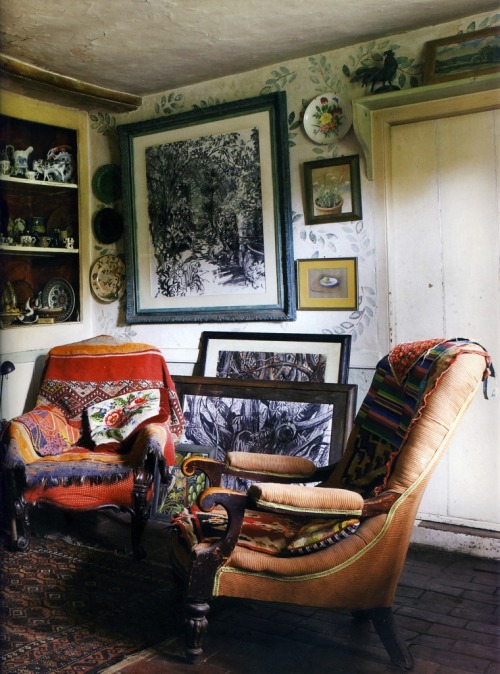 naraht: thisivyhouse: A Bloomsbury inspired cottage rich with artful handiwork and secondhand f