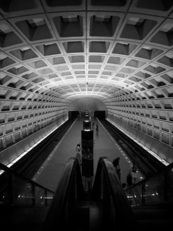 gesteves:  Potomac Avenue Metro station,