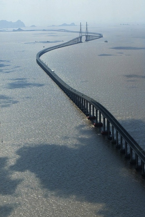slumscape:  shittiness:  Donghai Bridge, China  notes plz 