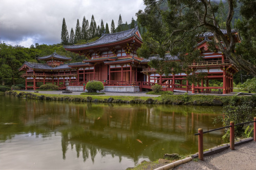 by x-ray tech on Flickr.Byodo-In Temple, Valley of the temples memorial park - Oahu Island, Hawaii.