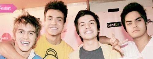  SABE AQUELE PAPO TODO QUE EU AMO VOCÊS, QUE SÃO O MEU SORRISO E BLÁ BLÁ BLÁ ?