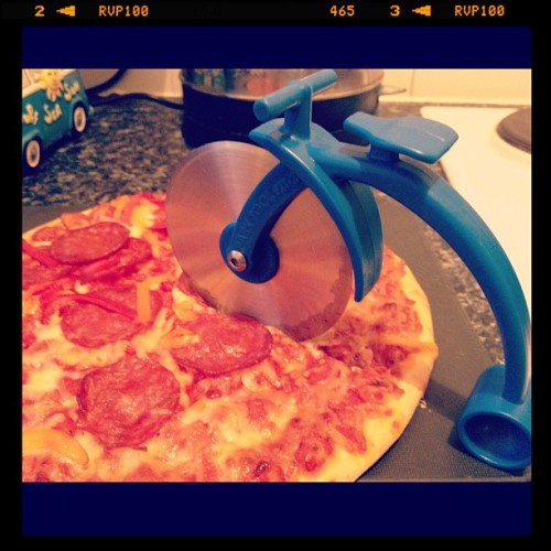 thebicycle: Someone cutting the worlds smallest pizza. mattwarnes:  The Park Tool Pizza Cutter In Ac