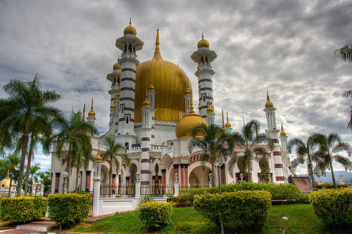 by acal on Flickr. Masjid Ubudiah is Perak&rsquo;s royal mosque, and is located in the royal tow