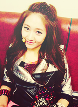 sooju:  9 random selcas of Krystal 